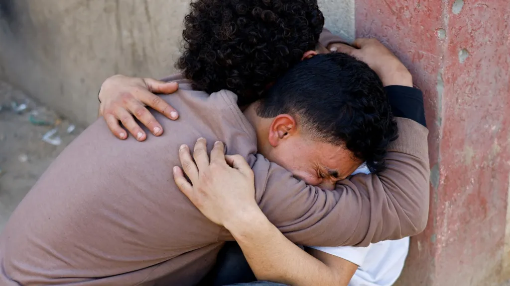 Ten Palestinians Killed in Israeli Airstrikes and Clashes Between Hamas and an Israel‑Backed Militia Near Maghazi Camp